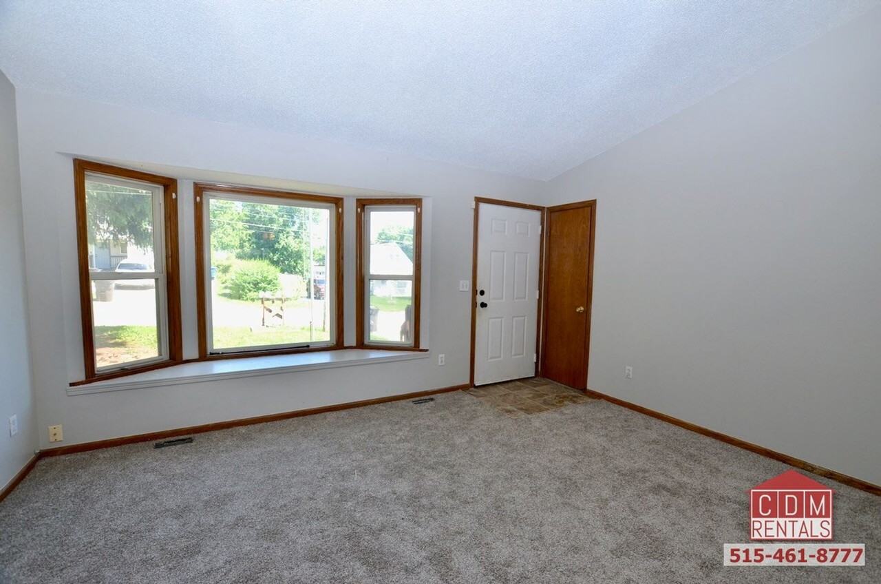 23 E Lally St - Photo 4 of 13