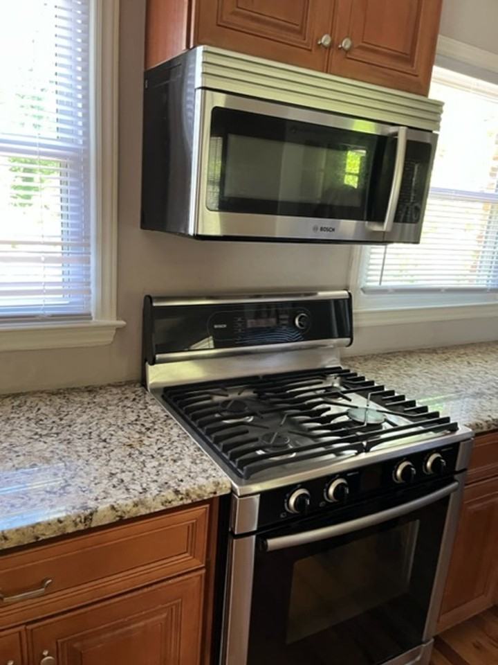 1502 Lafayette Ct - Photo 2 of 10