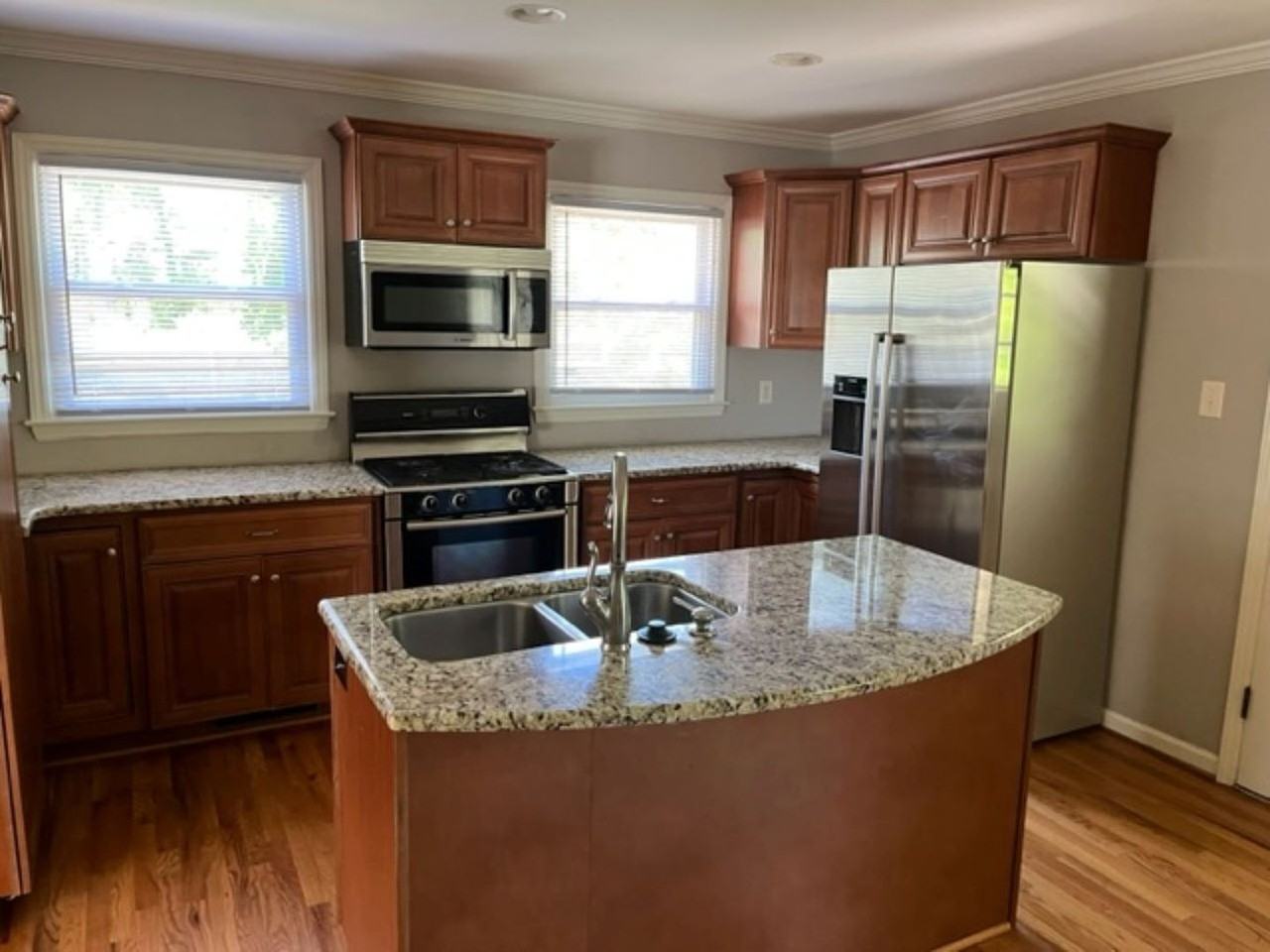 1502 Lafayette Ct - Photo 3 of 10