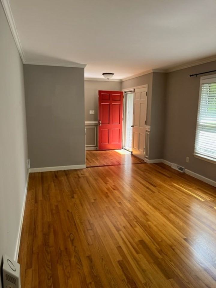 1502 Lafayette Ct - Photo 7 of 10