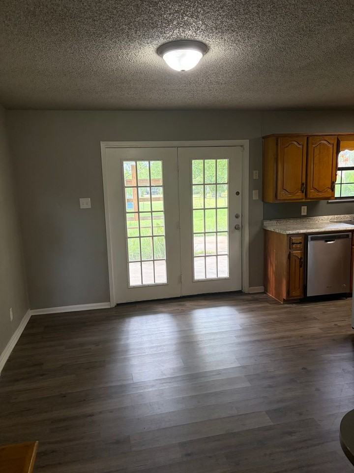 200 Ouida Dr - Photo 3 of 17