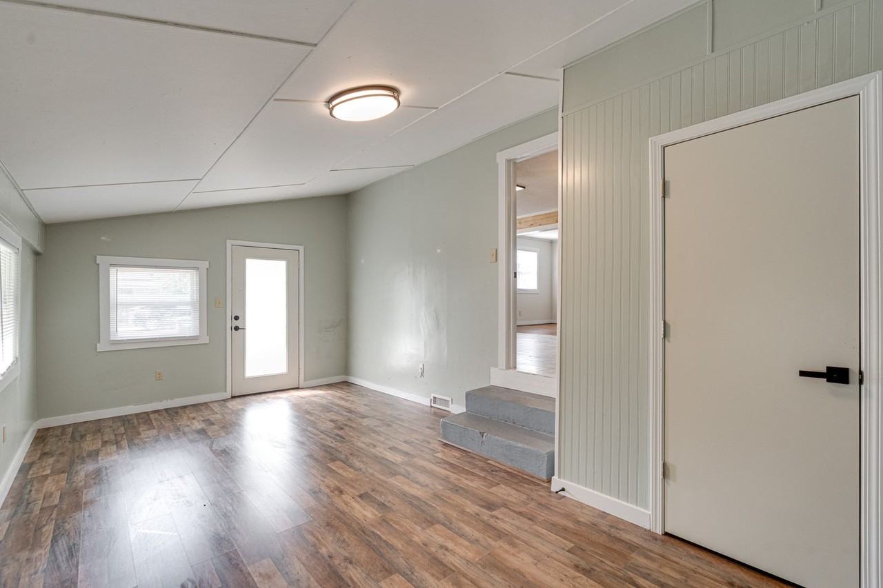 324 Loop Rd - Photo 3 of 25