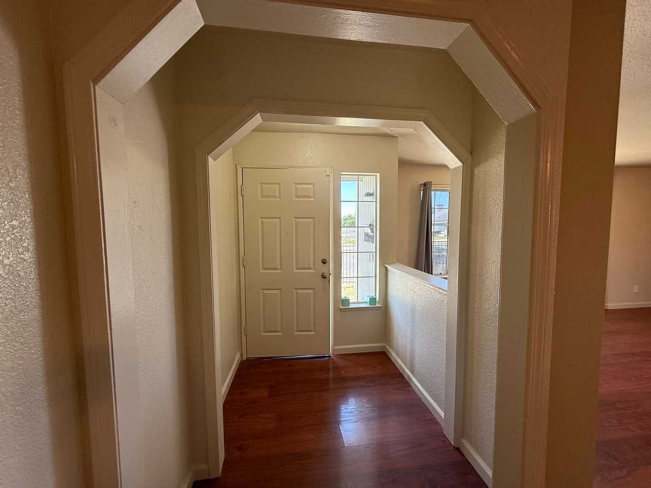 2054 Hyannis Cir - Photo 3 of 28
