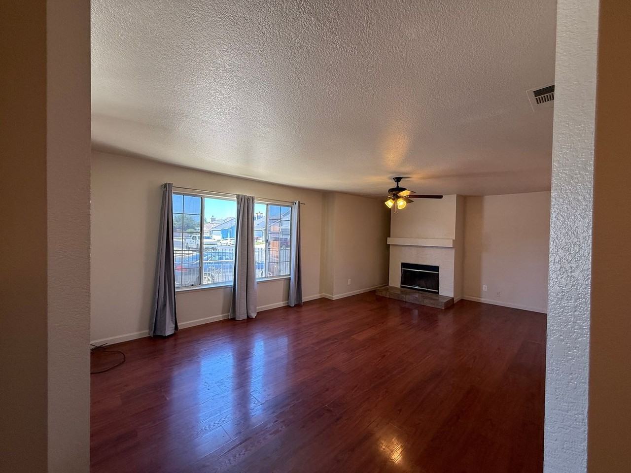 2054 Hyannis Cir - Photo 7 of 28