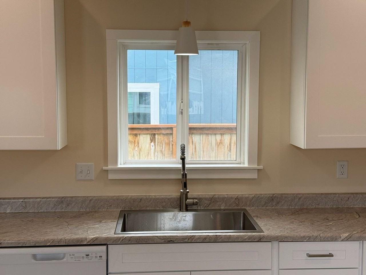 3325 F St - Photo 4 of 27