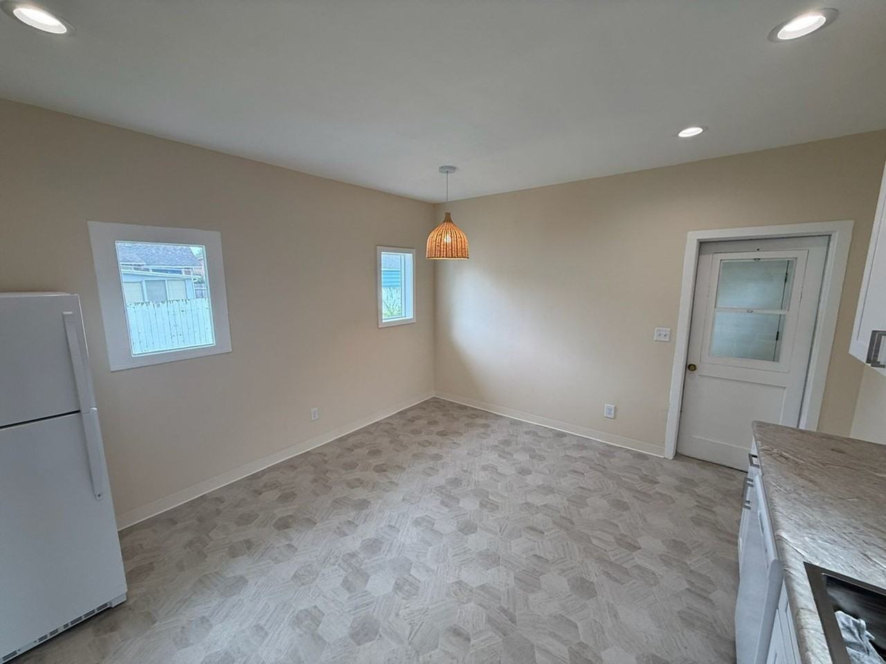 3325 F St - Photo 5 of 27