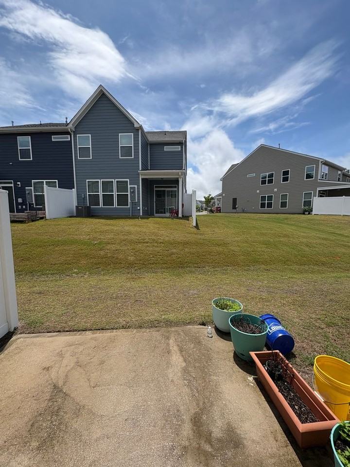 3947 Fadden St - Photo 2 of 4