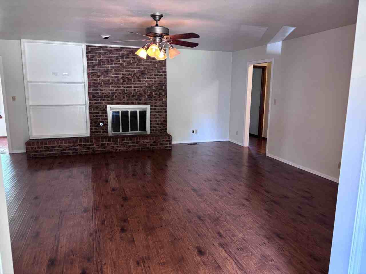 802 Amity Ln - Photo 7 of 39