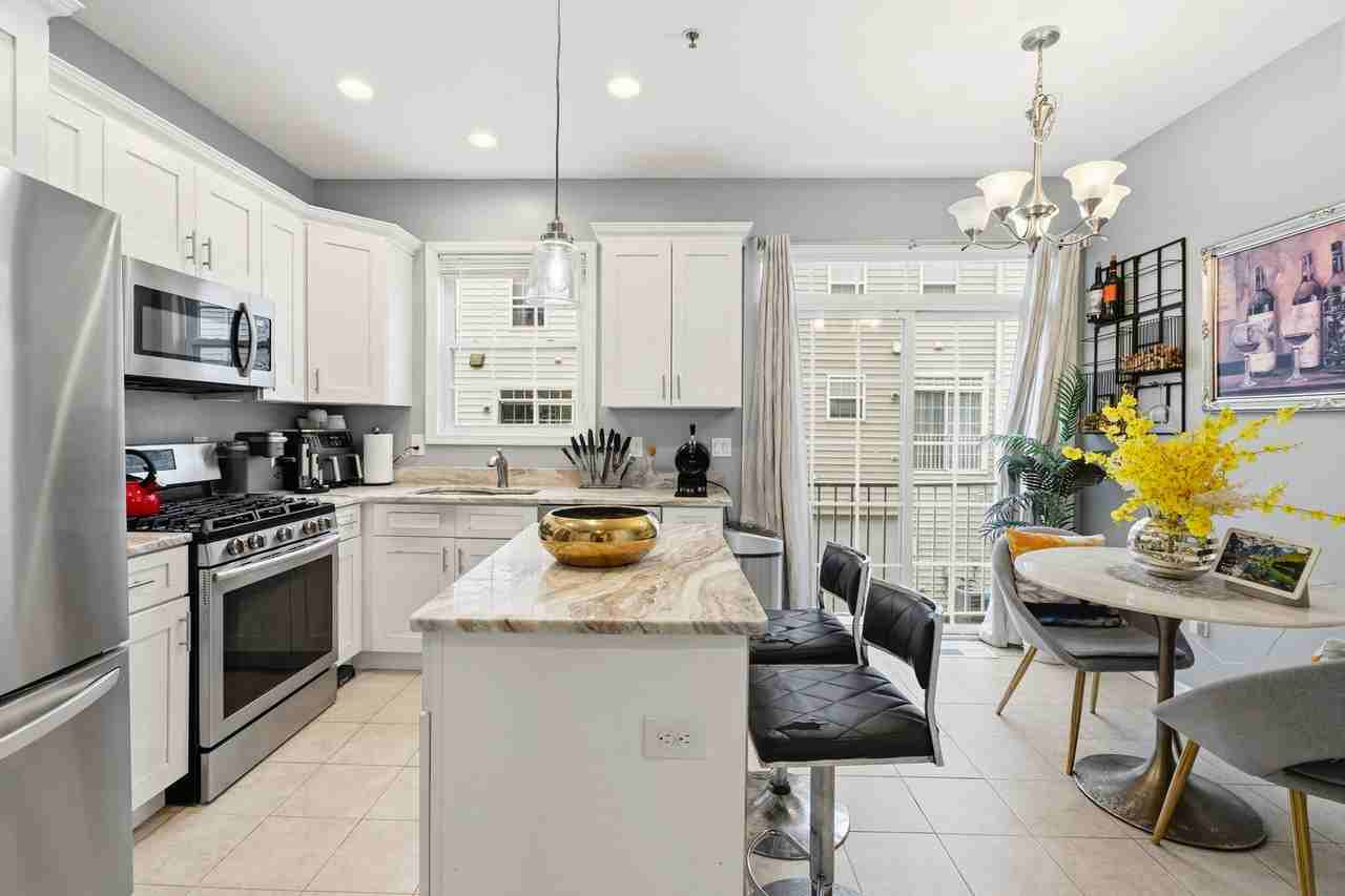 4285 S Capitol St Sw - Photo 4 of 22