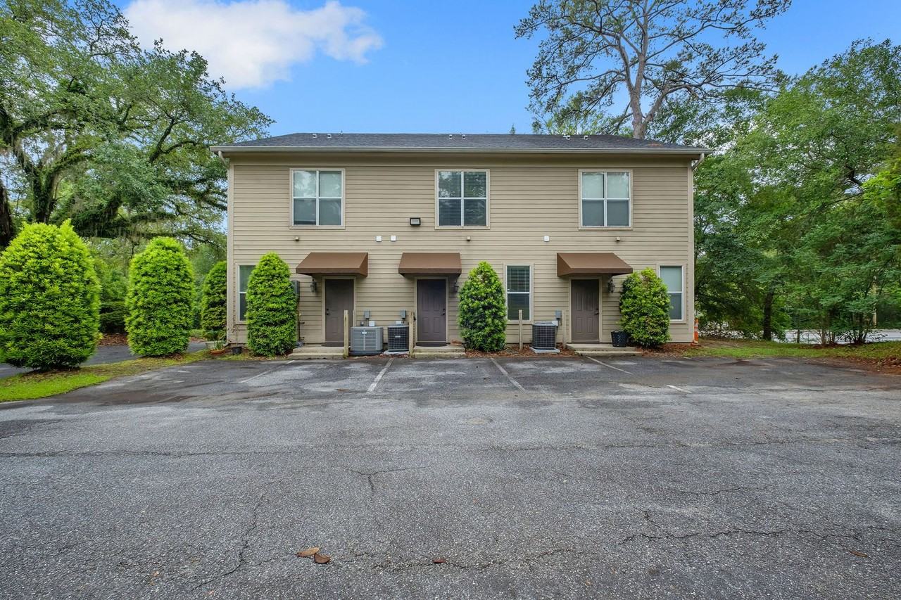 382 E Bradford Rd - Photo 2 of 24