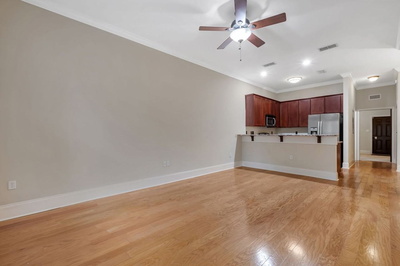 382 E Bradford Rd - Photo 5 of 24