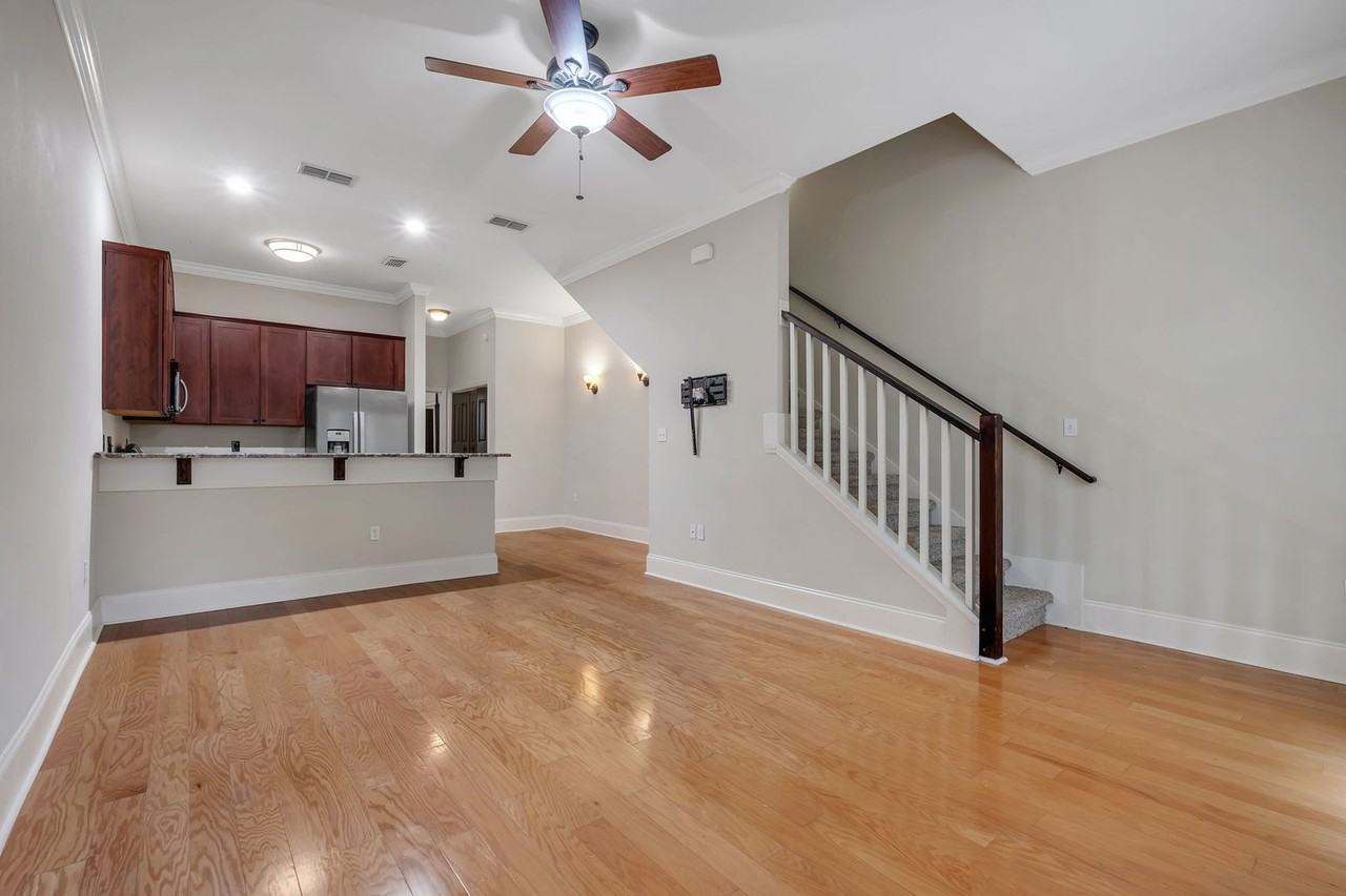 382 E Bradford Rd - Photo 6 of 24