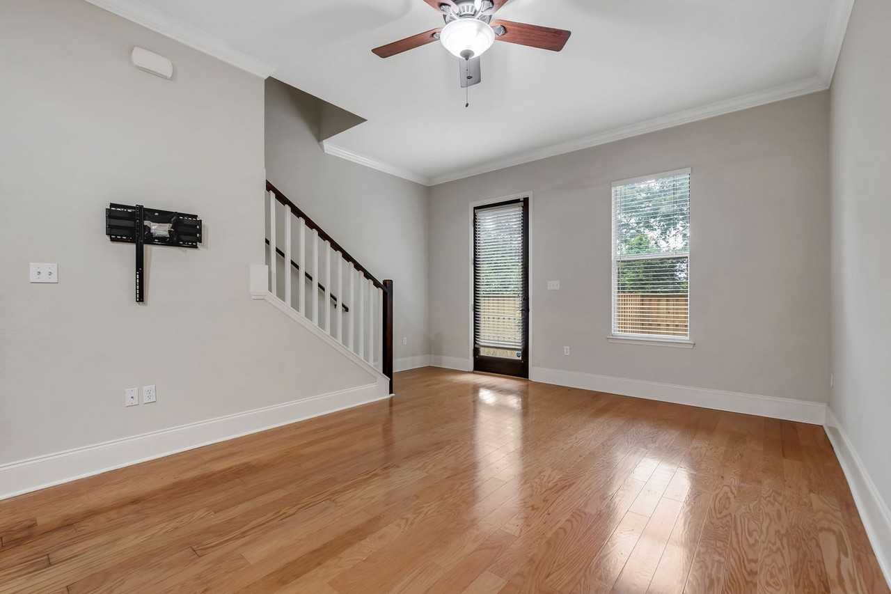 382 E Bradford Rd - Photo 7 of 24