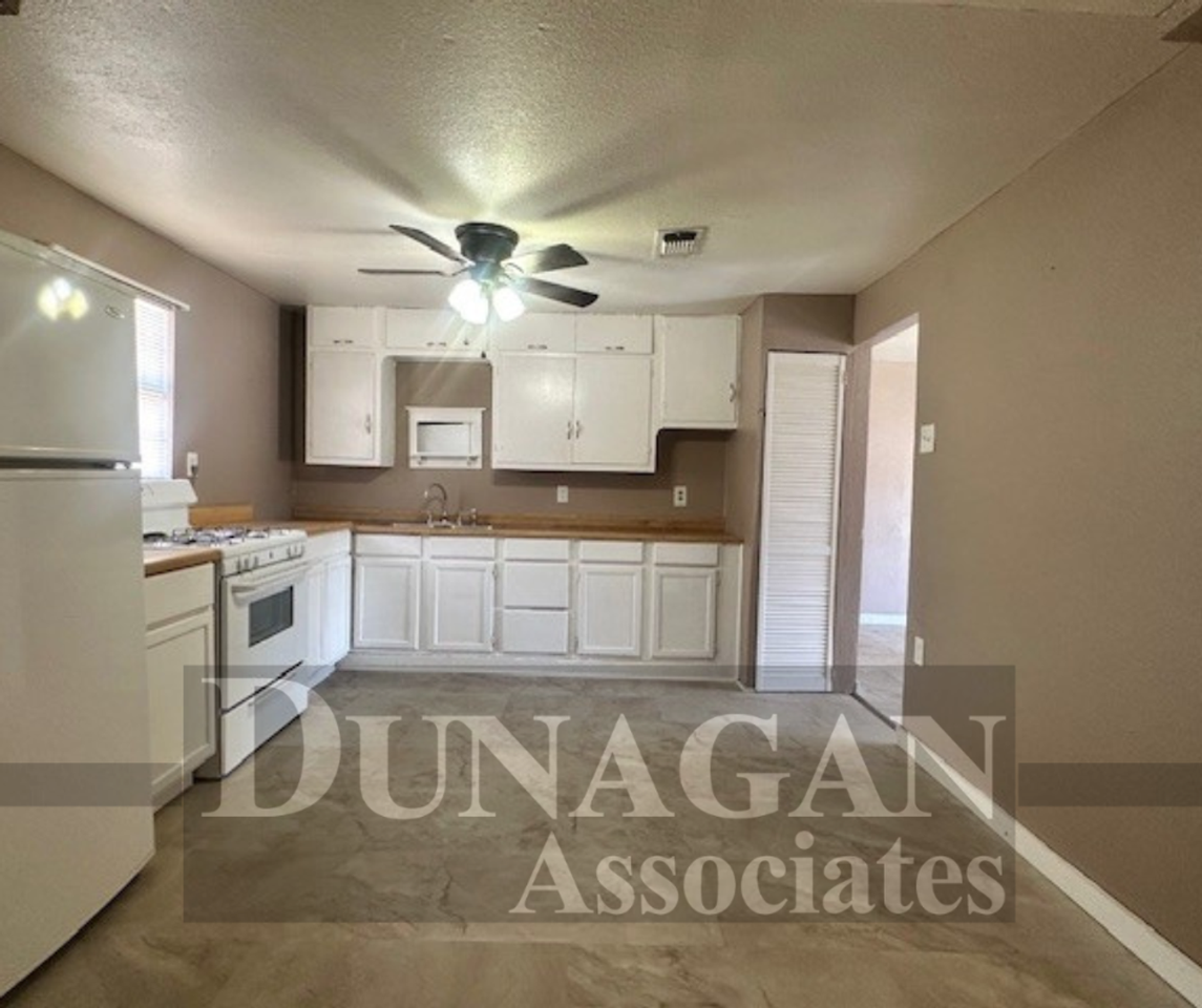 1701 Hill St - Photo 3 of 7