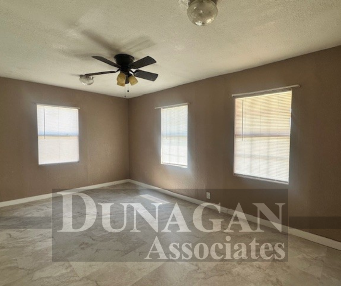 1701 Hill St - Photo 6 of 7