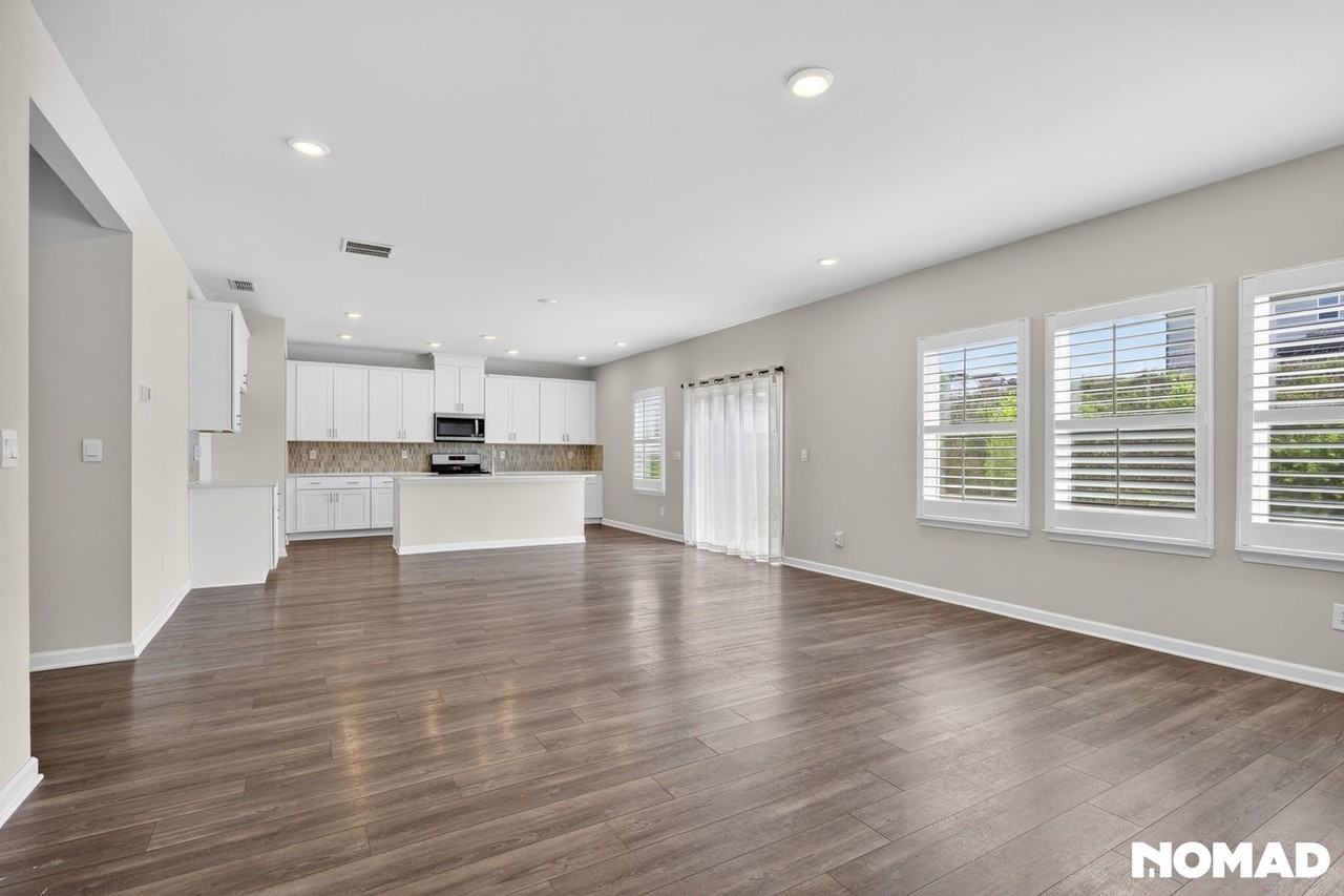6039 Hickory Creek Ct - Photo 2 of 37