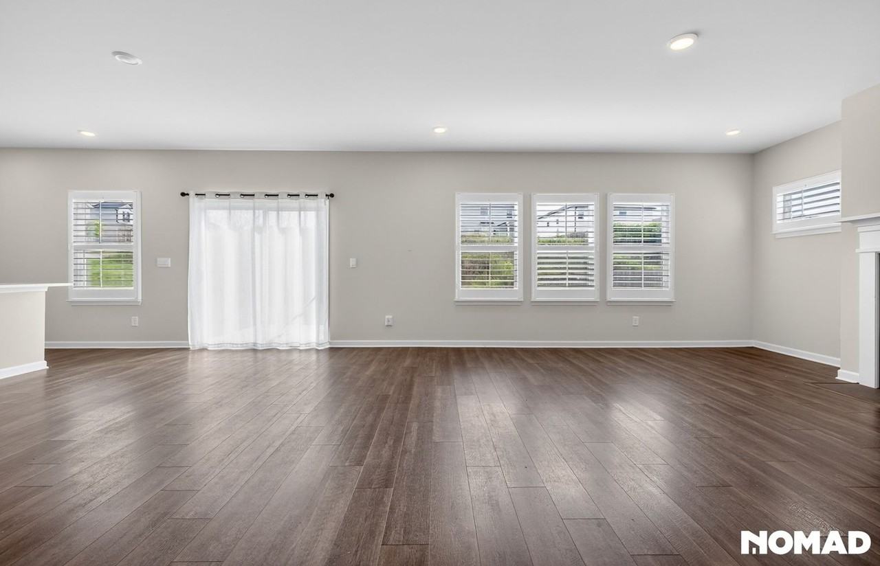 6039 Hickory Creek Ct - Photo 3 of 37