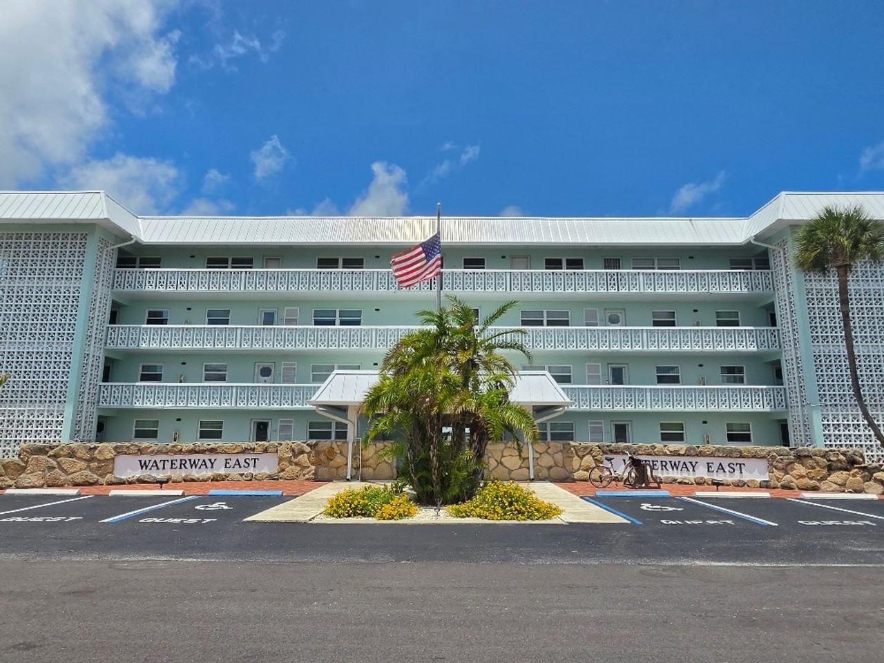 325 N Causeway