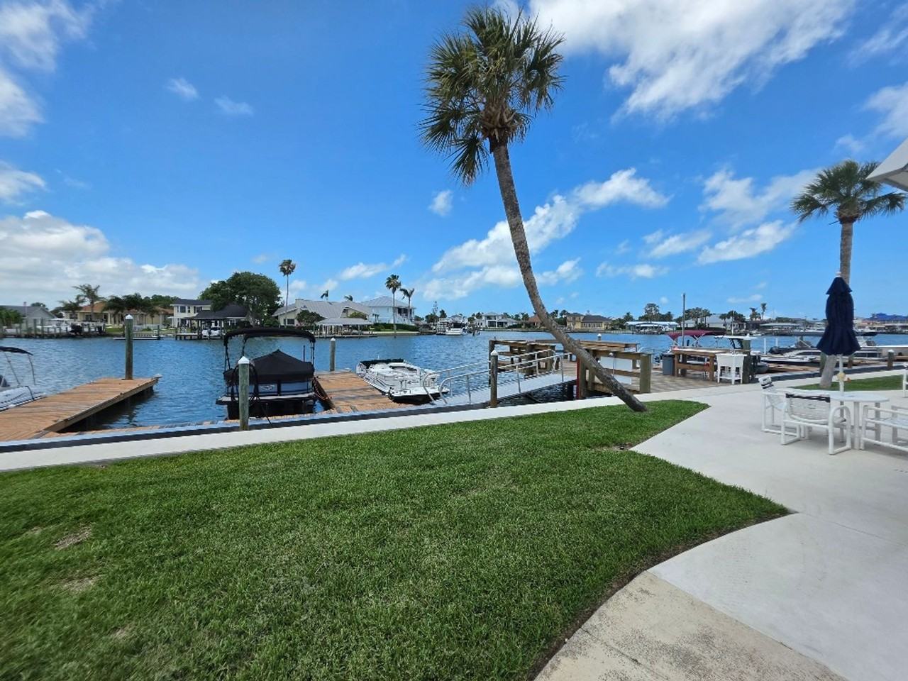 325 N Causeway - Photo 2 of 37