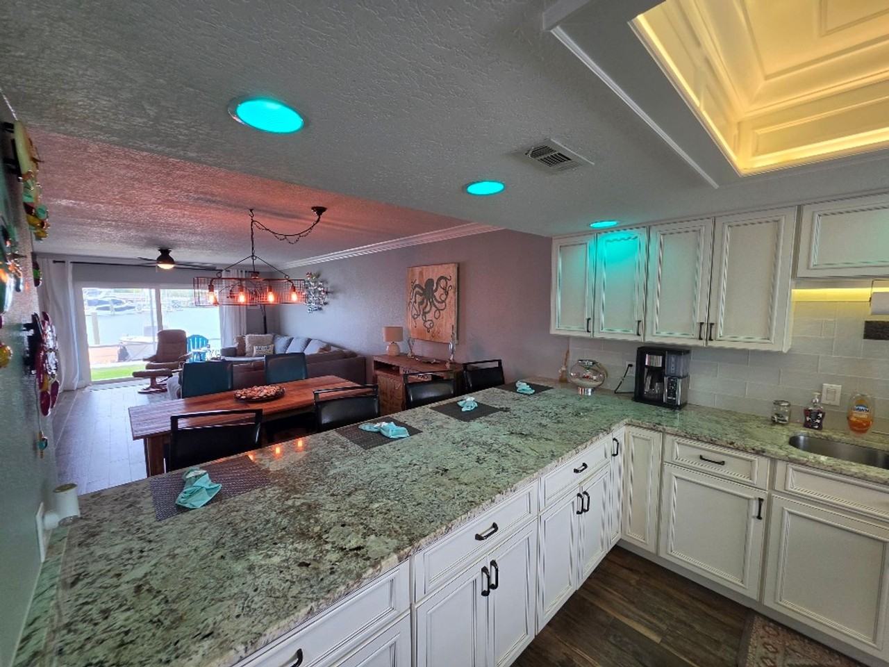 325 N Causeway - Photo 4 of 37