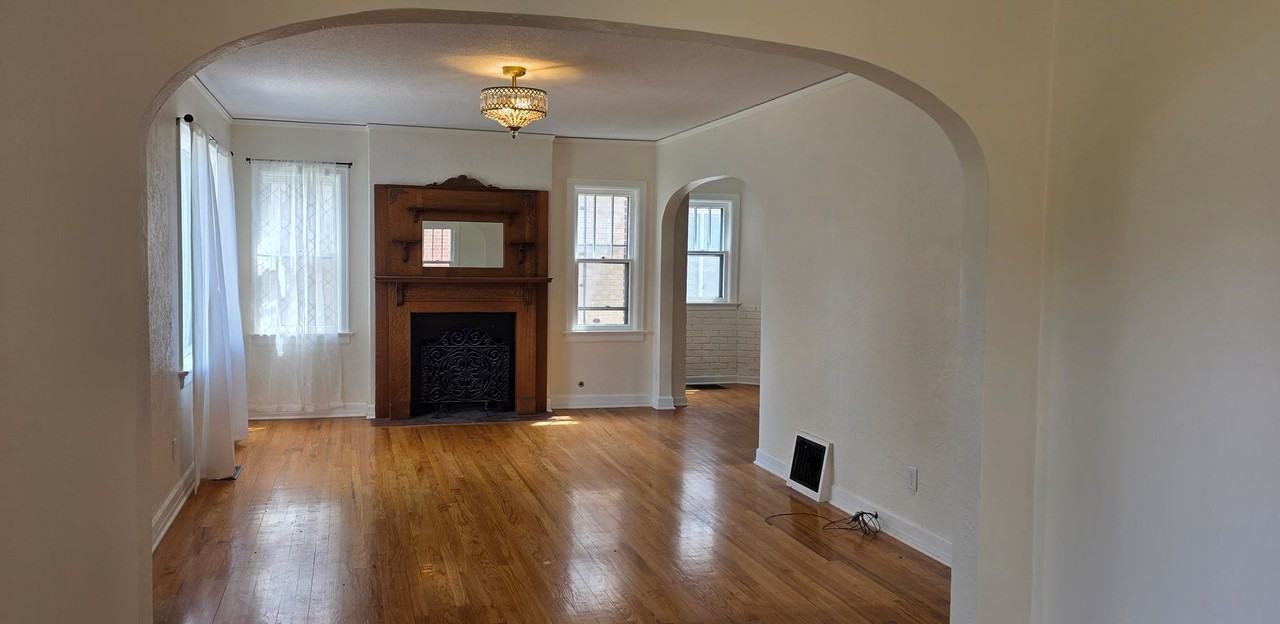 109 W 4th Ave - Photo 3 of 22