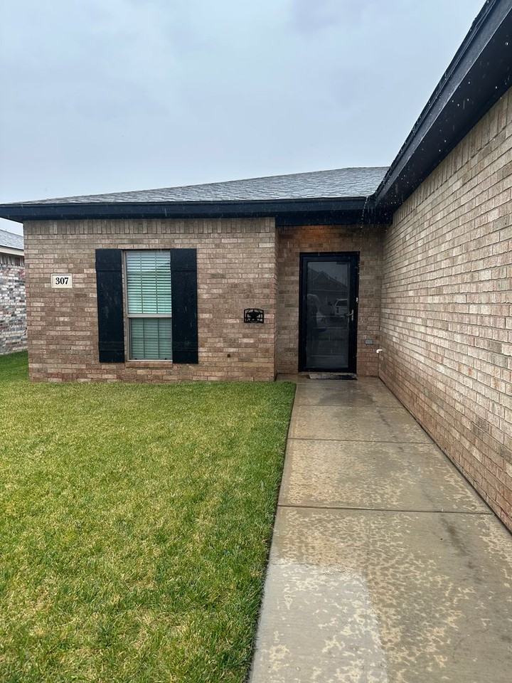 307 Mikeska St - Photo 2 of 16