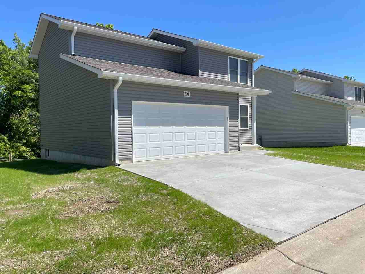 201 Equestrian Dr - Photo 2 of 21