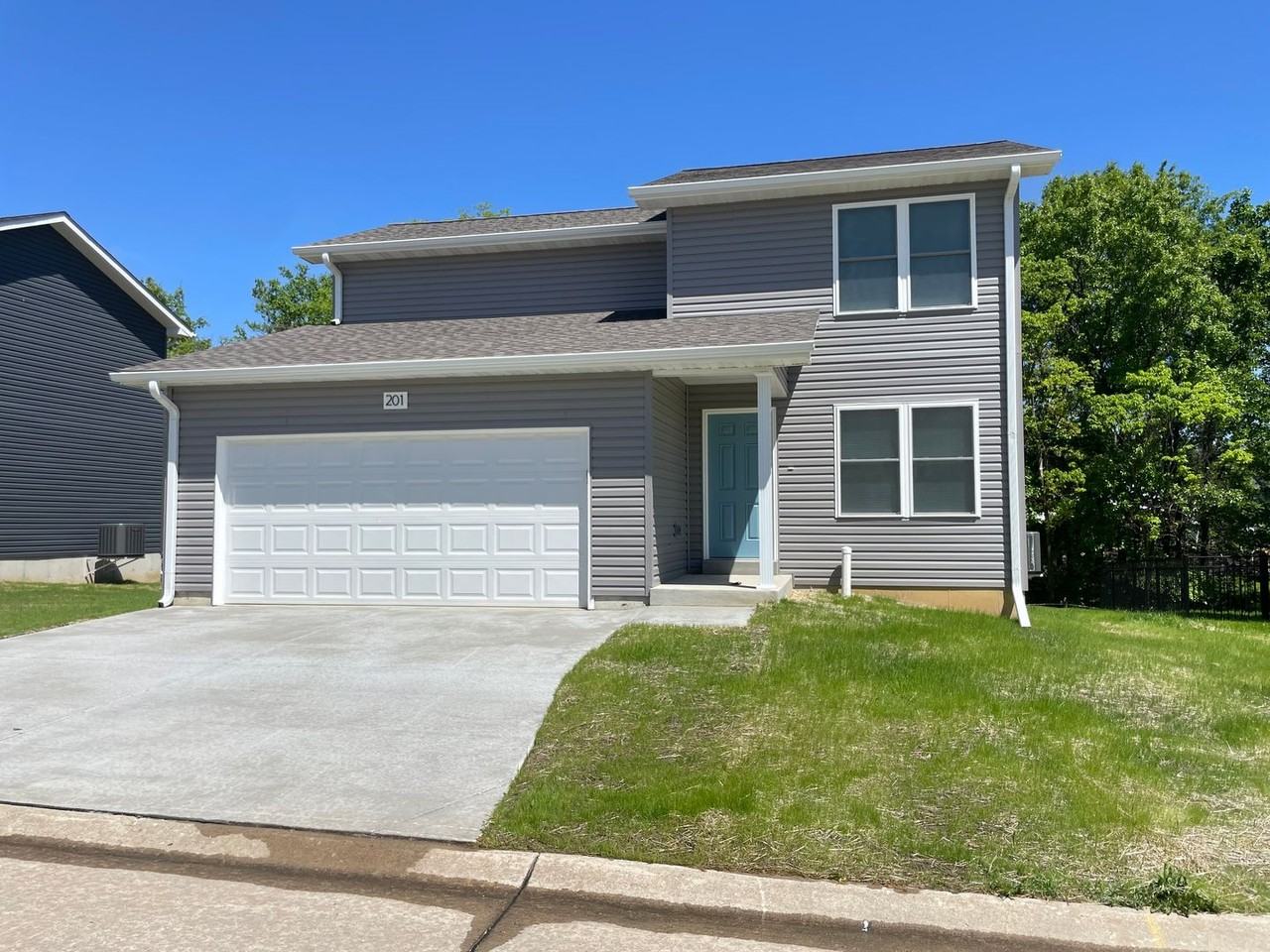 201 Equestrian Dr - Photo 3 of 21