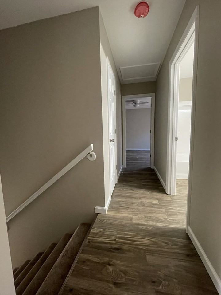 201 Equestrian Dr - Photo 4 of 21