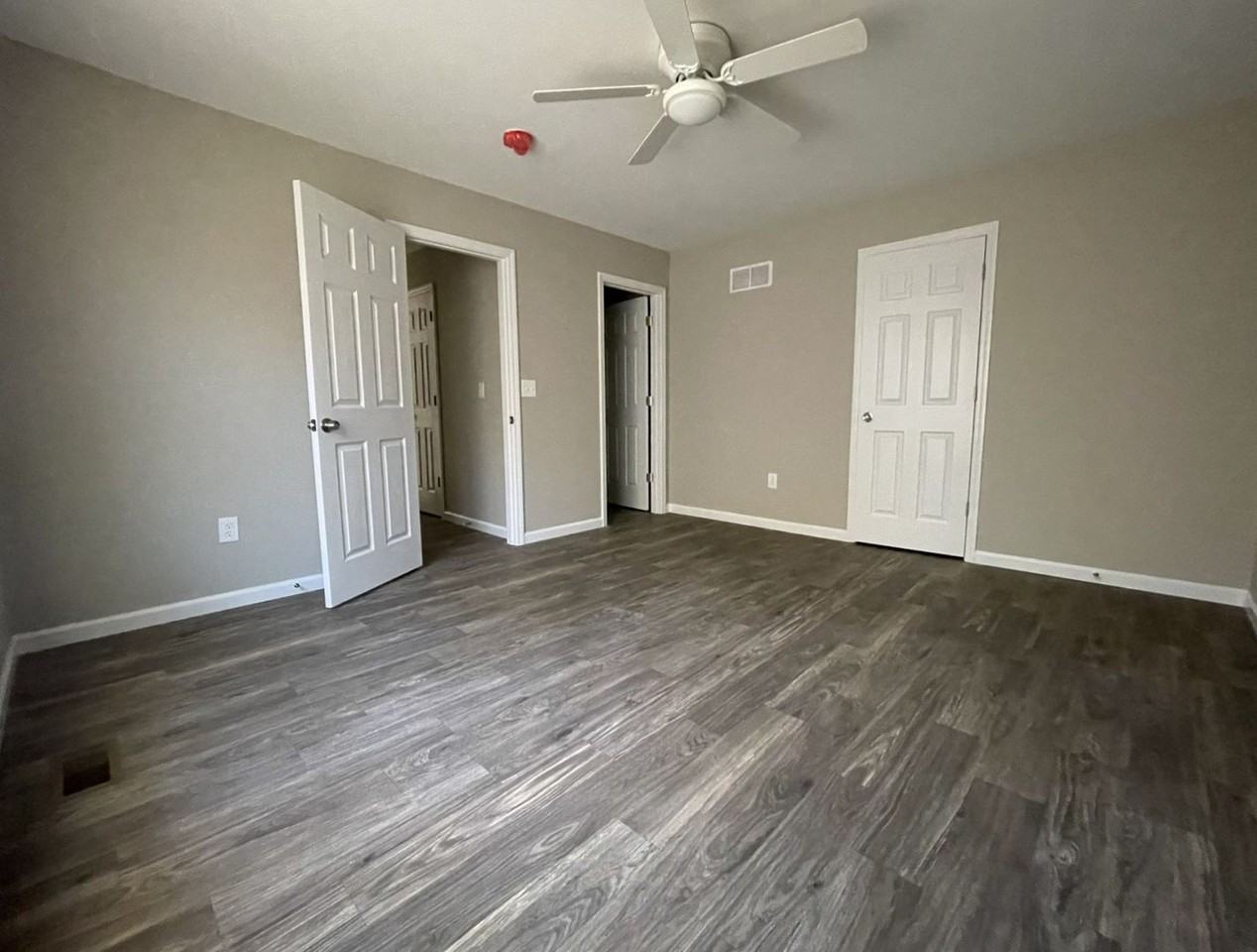 201 Equestrian Dr - Photo 5 of 21