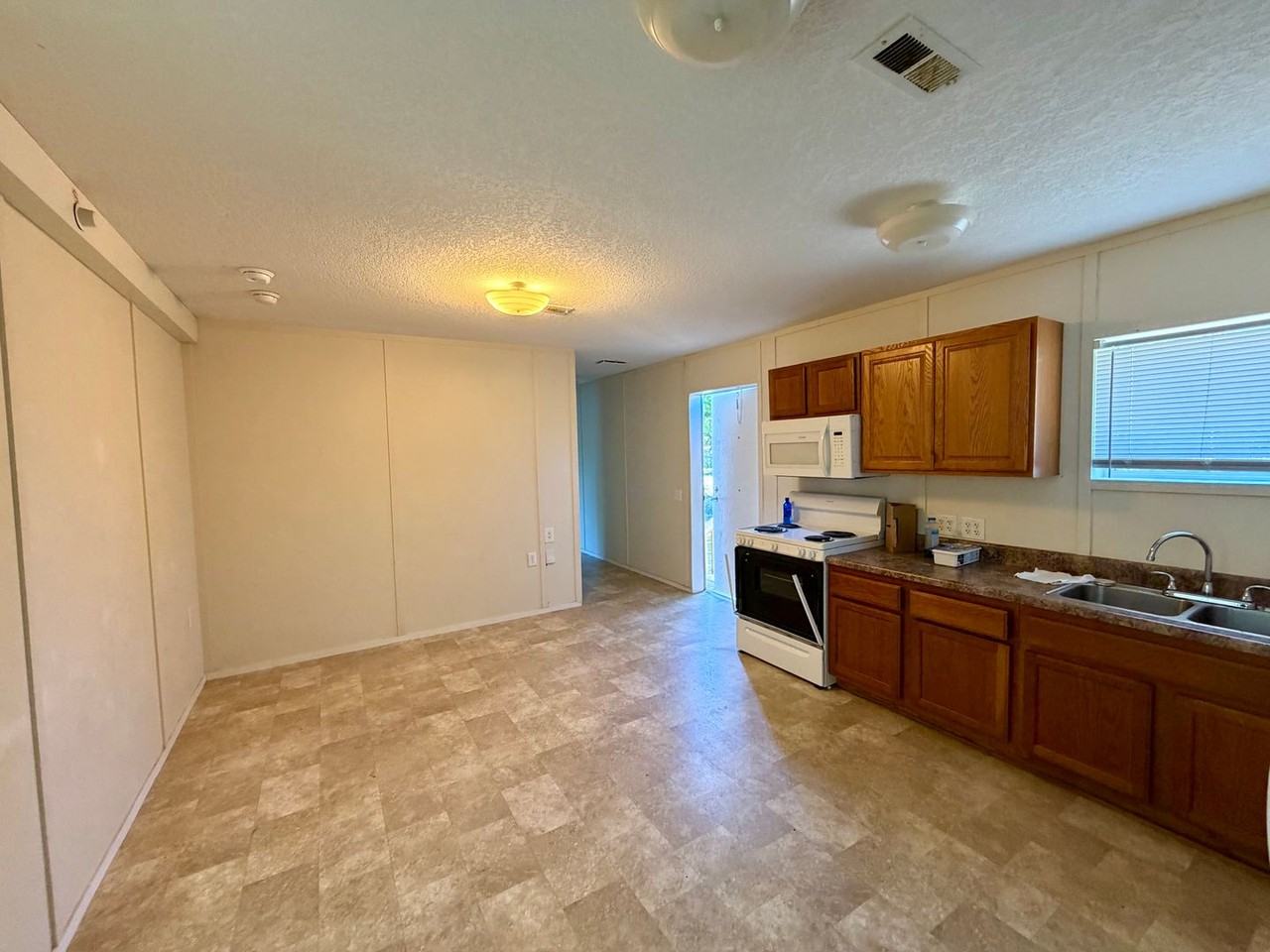 3641 T St - Photo 2 of 9