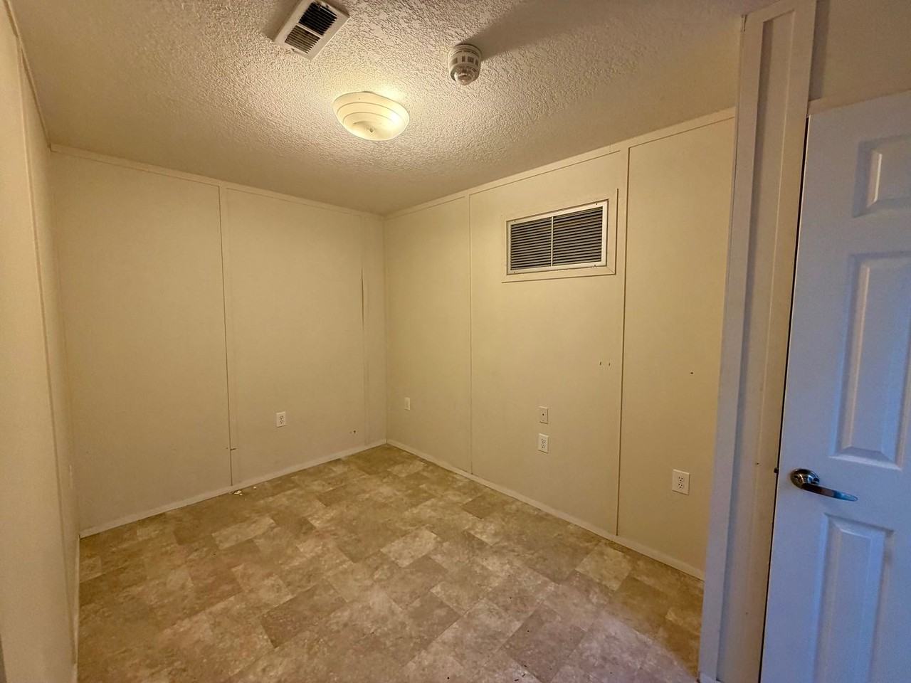 3641 T St - Photo 5 of 9