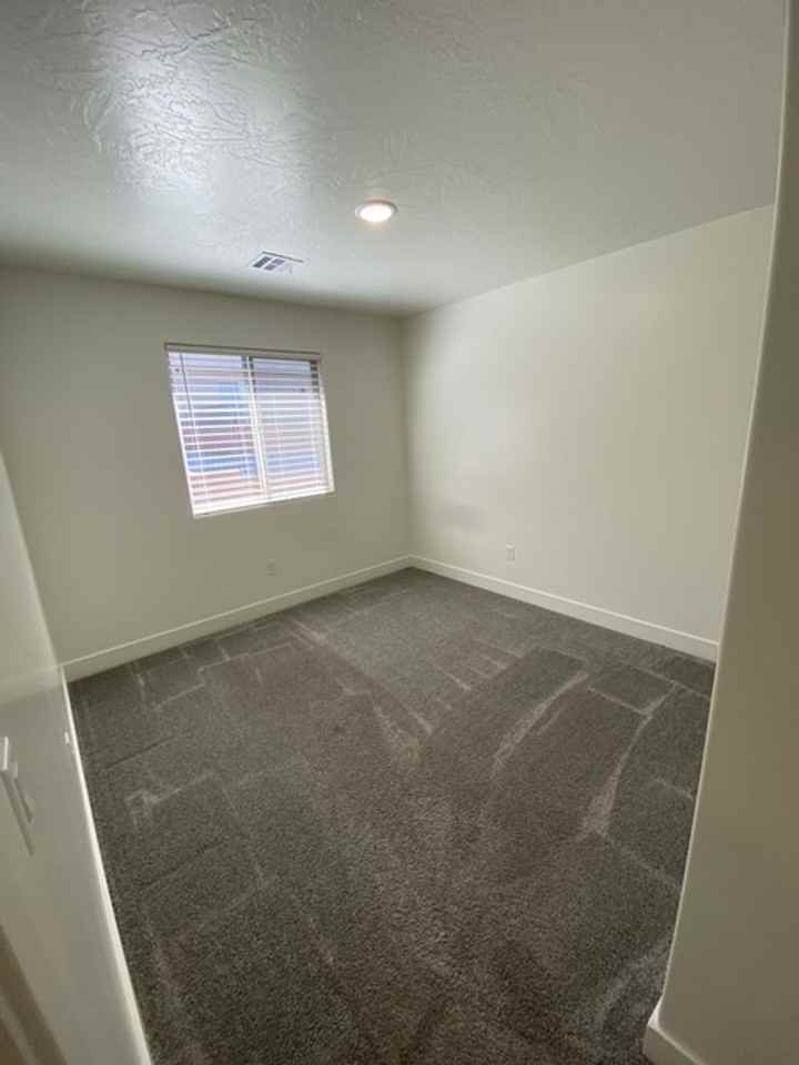 5808 S Challenger Way - Photo 6 of 17