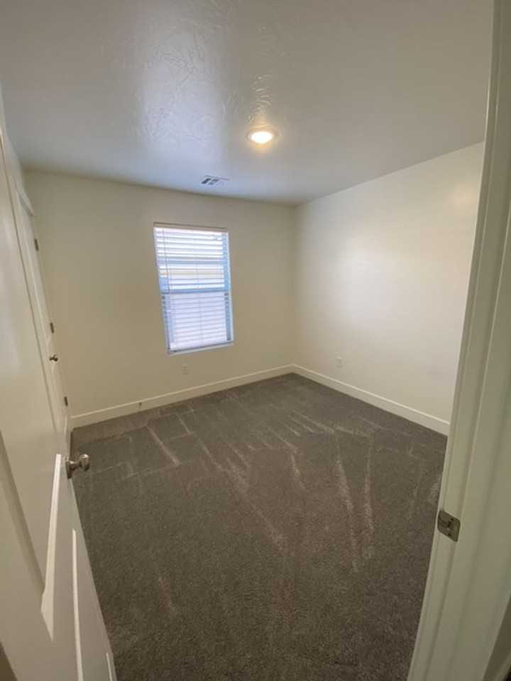5808 S Challenger Way - Photo 7 of 17