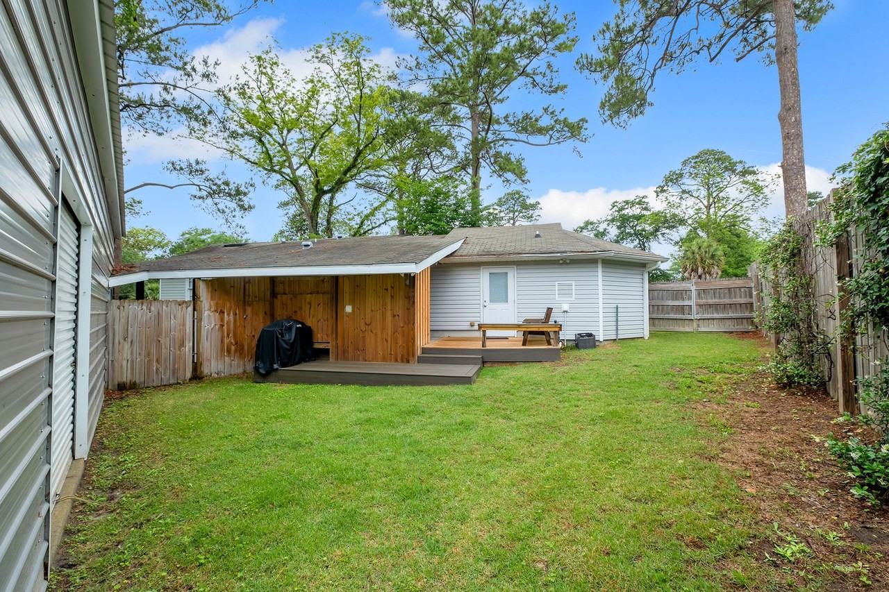 1603 Carruthers St - Photo 4 of 18