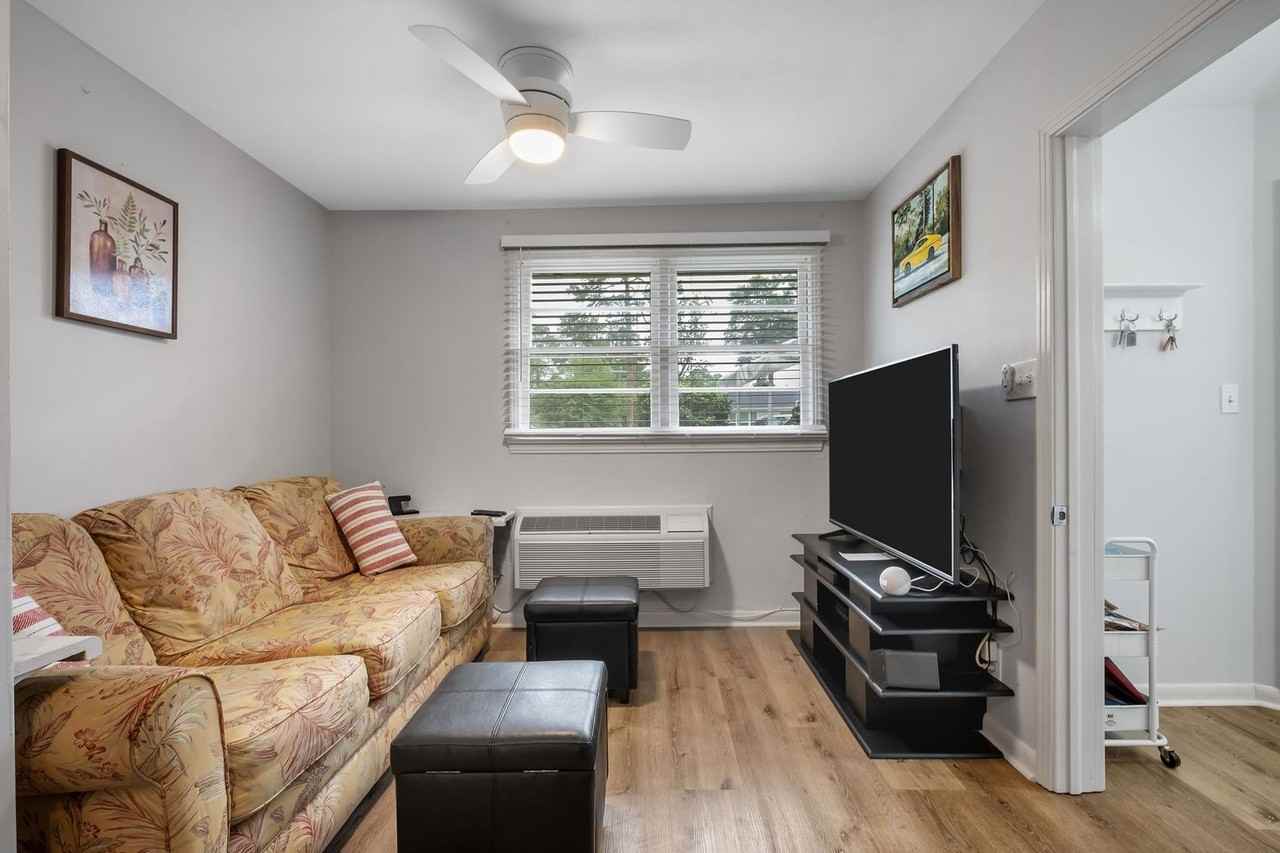 1603 Carruthers St - Photo 6 of 18