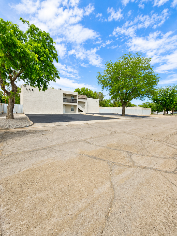 407 W Tilden - Photo 2 of 2