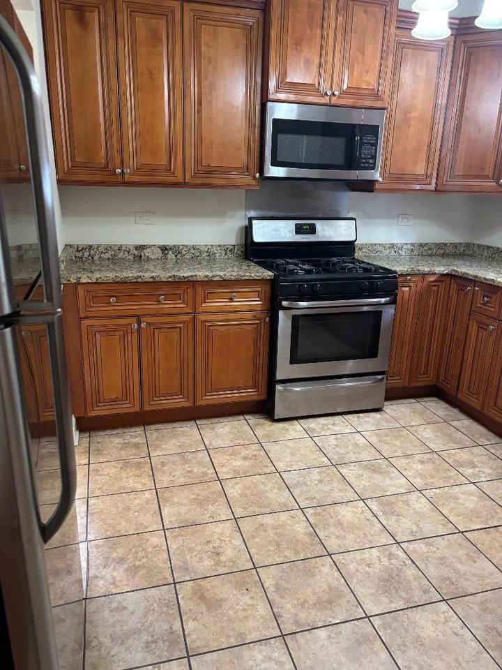 1801 S Lombard Ave ##1 - Photo 3 of 6