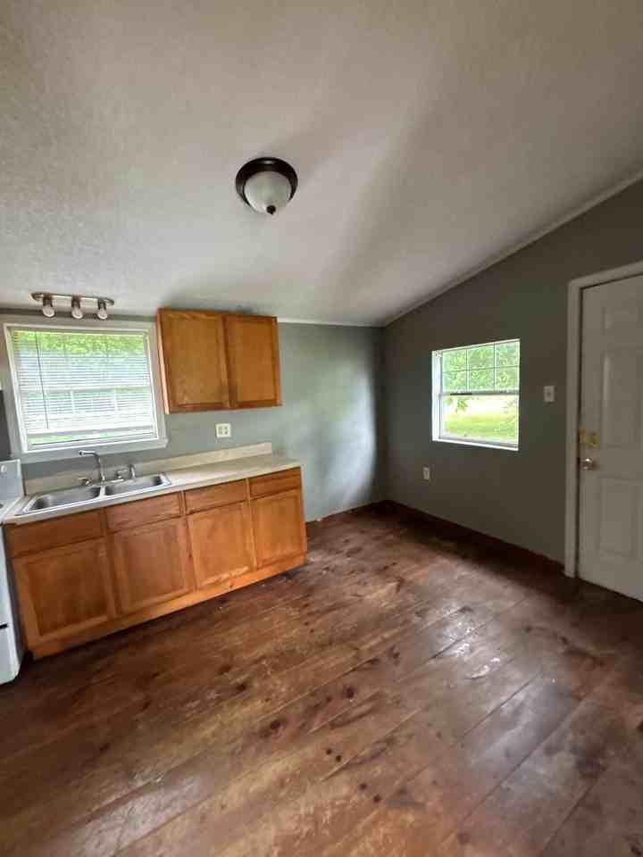 102 Tuxedo Dr #A - Photo 4 of 7