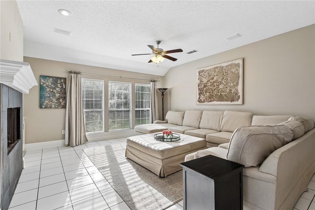 321 Westwood Dr - Photo 3 of 21