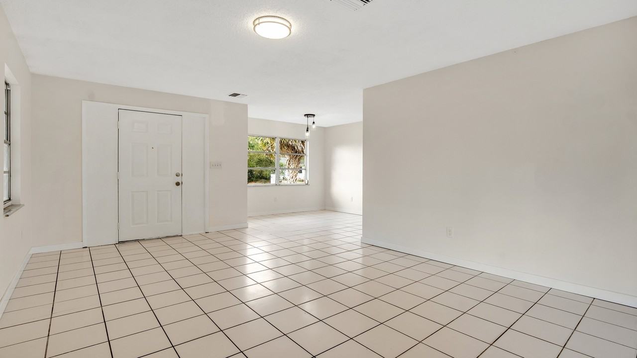 2459 Hope Ave #1 - Photo 4 of 27