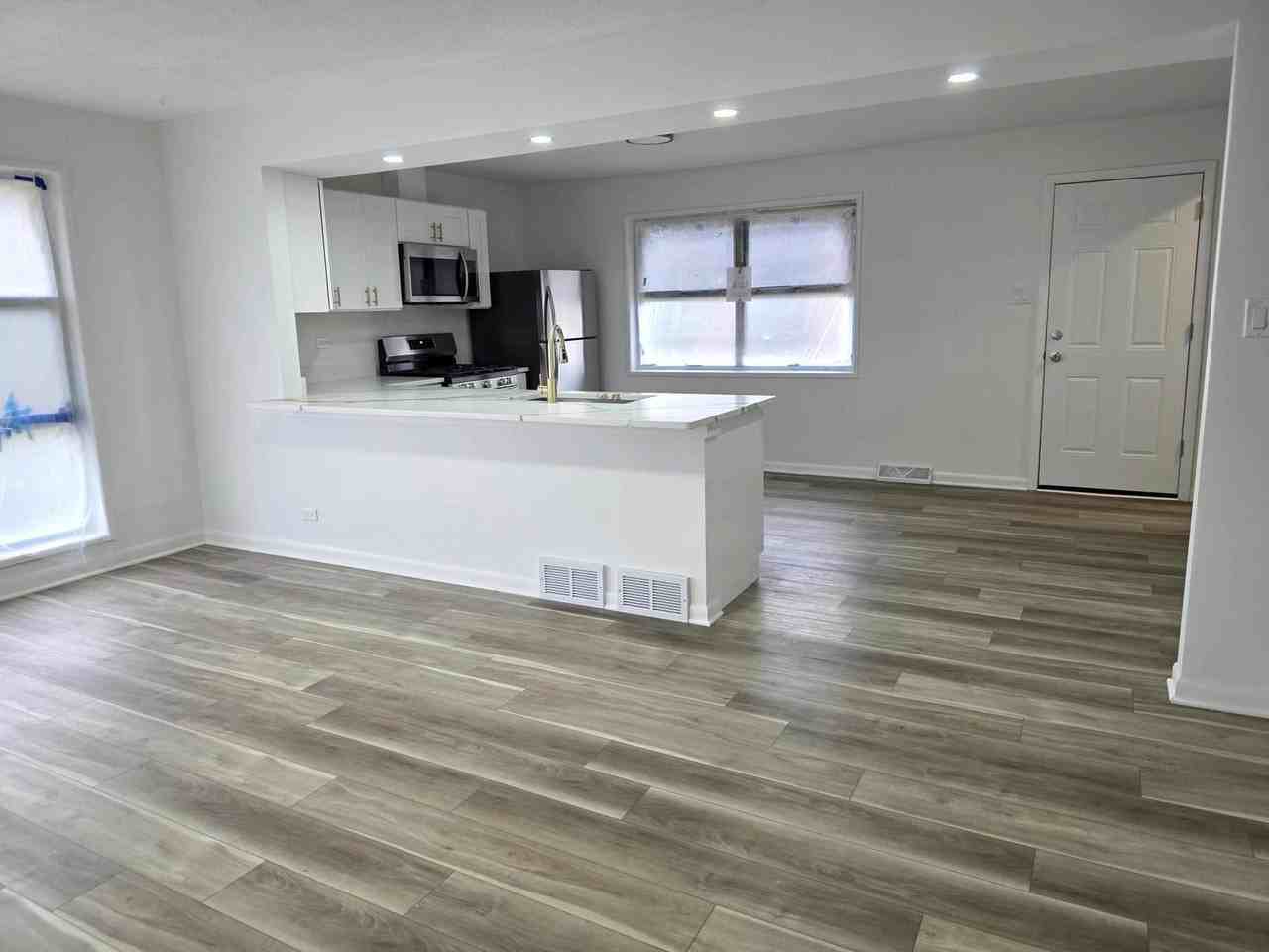 14716 Dorchester Ave - Photo 2 of 10