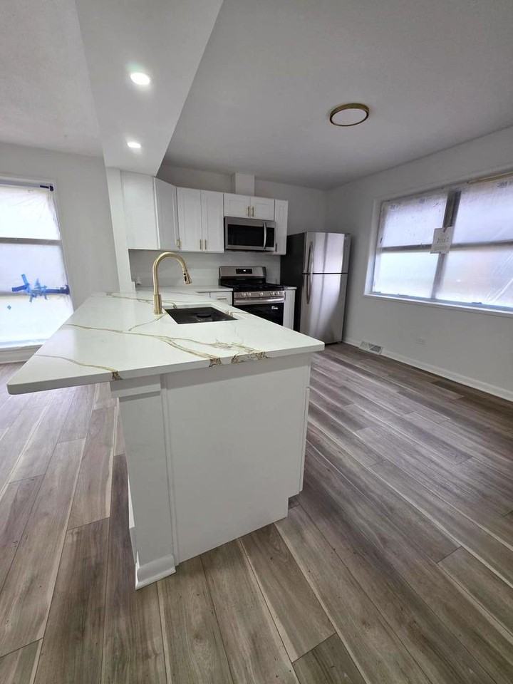 14716 Dorchester Ave - Photo 3 of 10