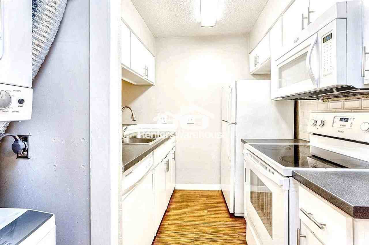 4007 Avenue C #105 - Photo 4 of 17