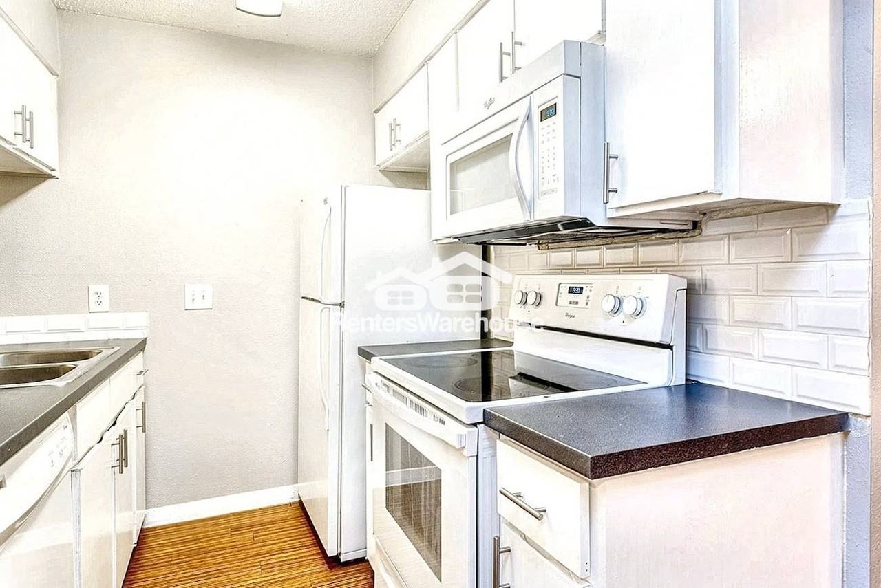 4007 Avenue C #105 - Photo 6 of 17