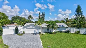 135 Se 28th Ct - Photo 1 of 1