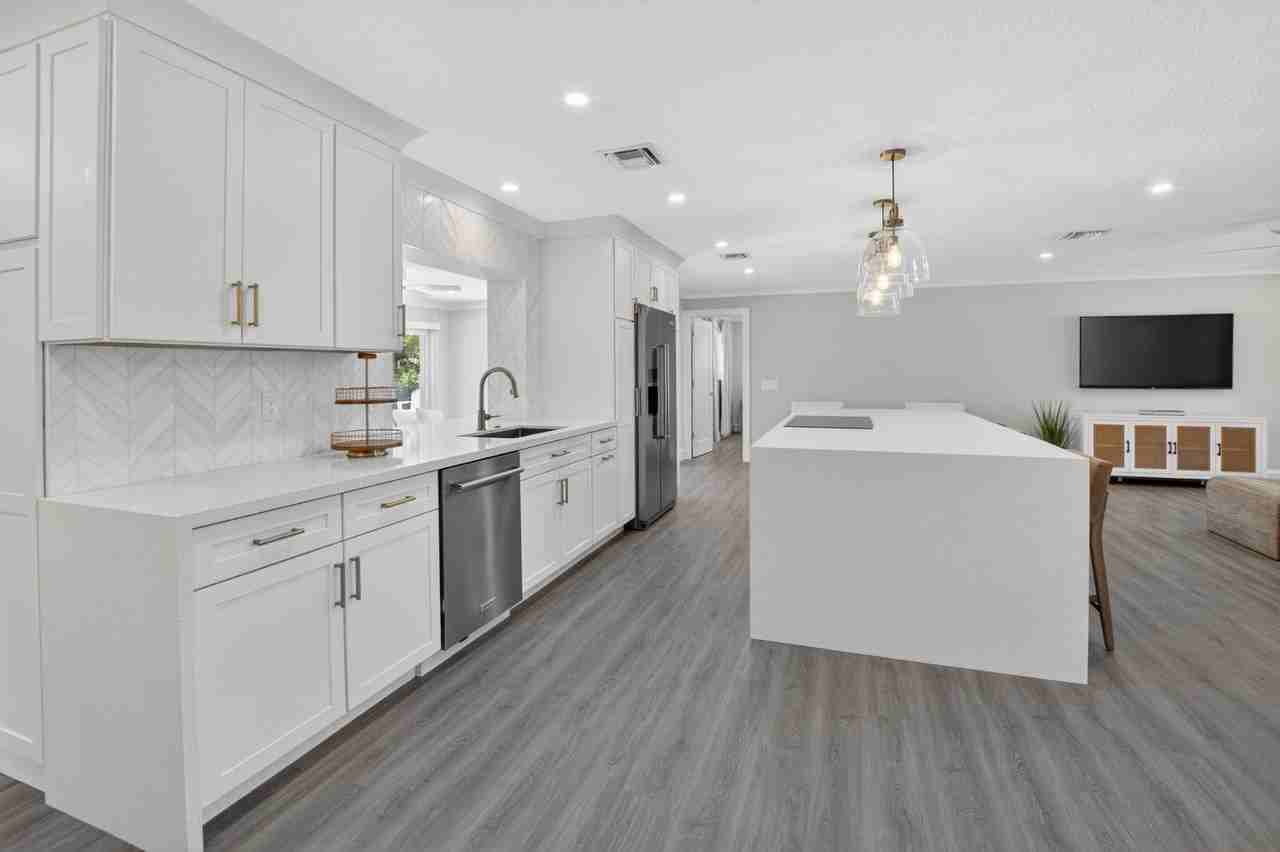 135 Se 28th Ct - Photo 3 of 50