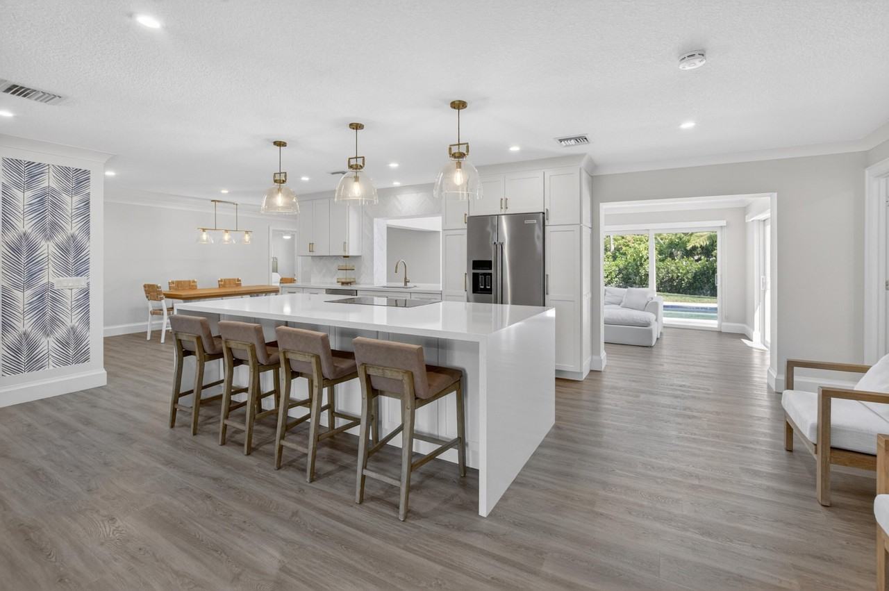 135 Se 28th Ct - Photo 4 of 50