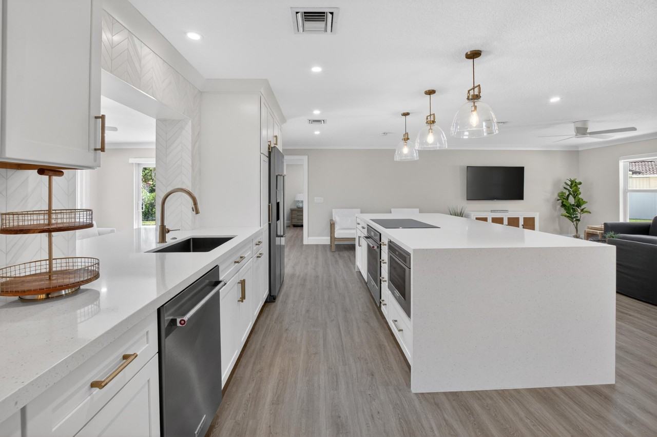 135 Se 28th Ct - Photo 6 of 50