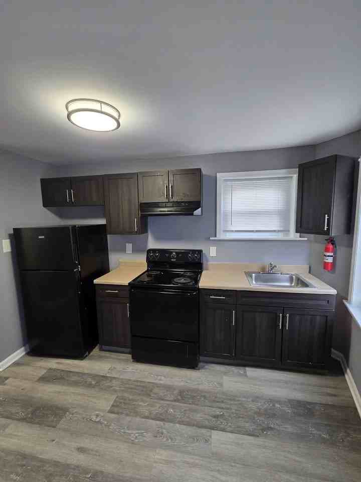 902 Keystone Rd #B - Photo 2 of 9